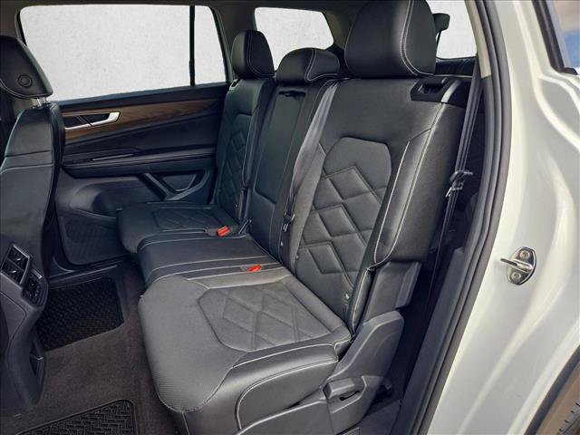 Used 2025 Volkswagen Atlas SE FWD image 18