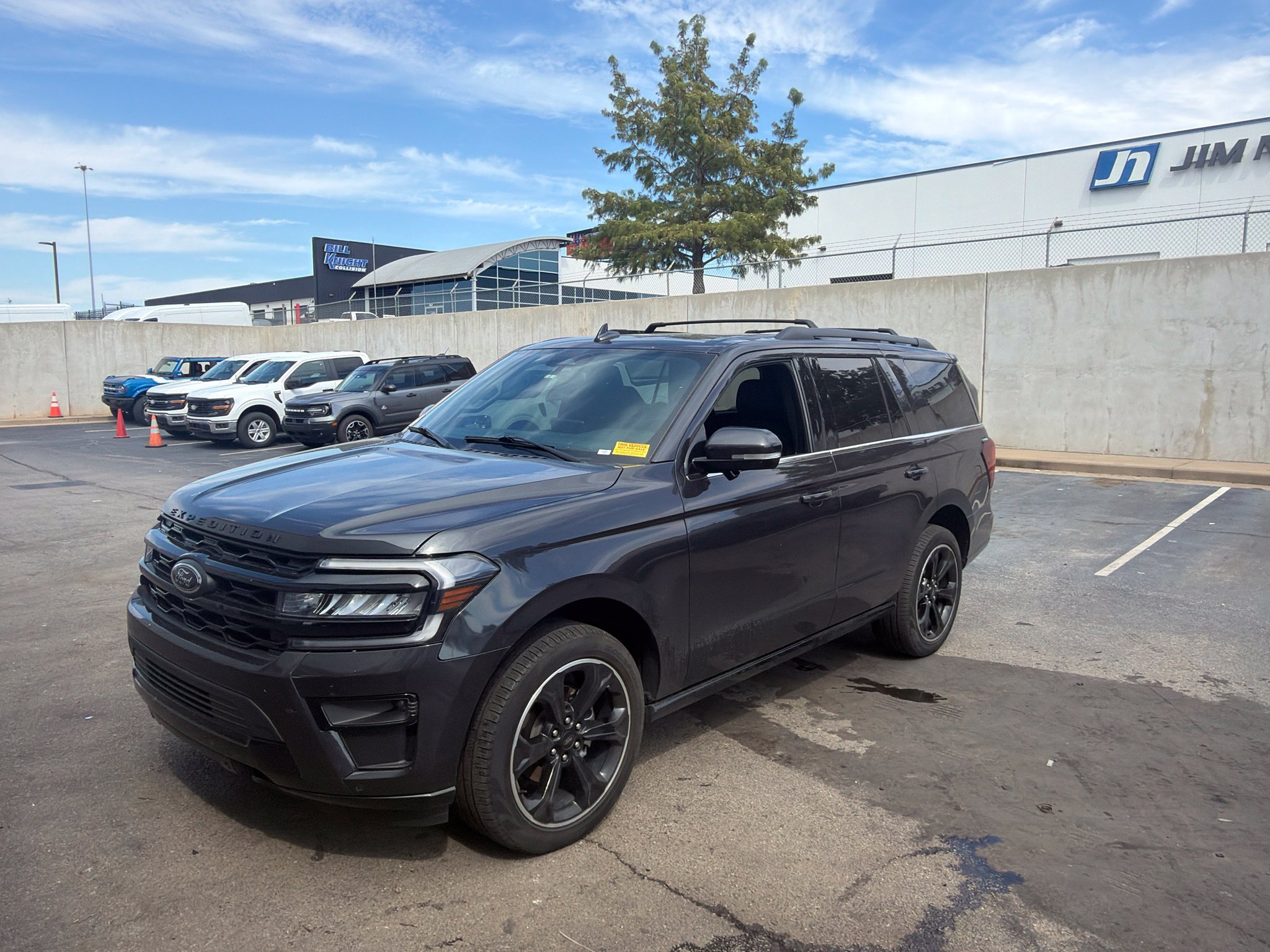 Certified 2024 Ford Expedition Limited AWD/4WD image 3