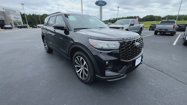 Certified 2025 Ford Explorer ST-Line AWD/4WD image 2