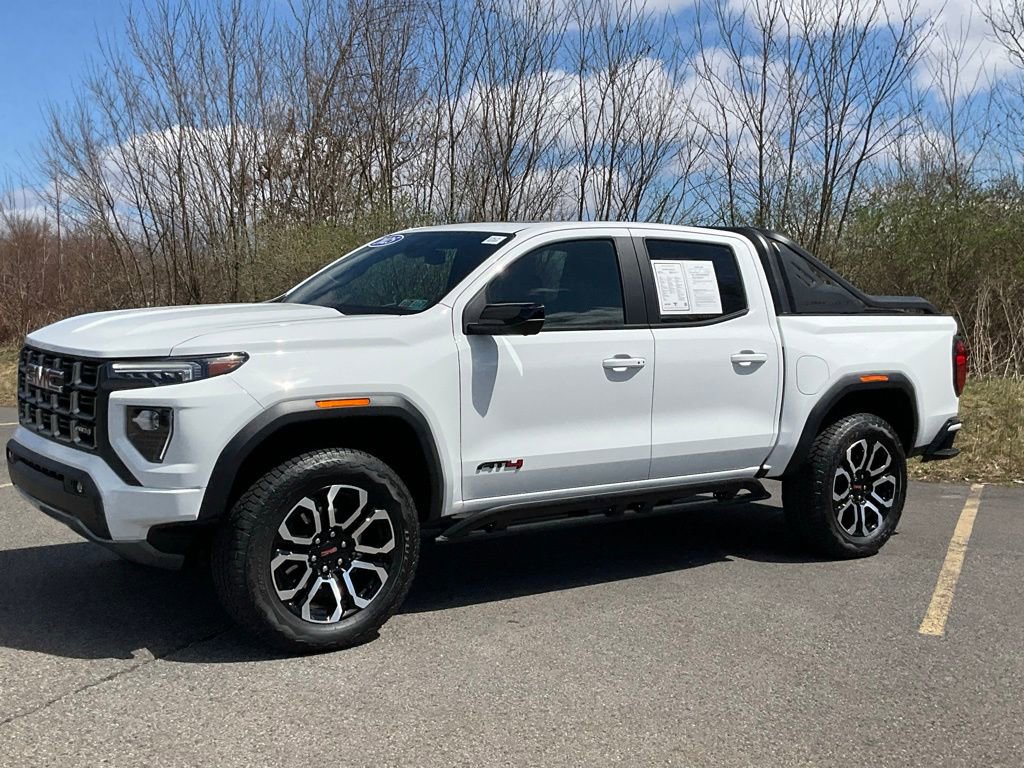Used 2025 GMC Canyon AT4 w/ Nightfall Edition image 32