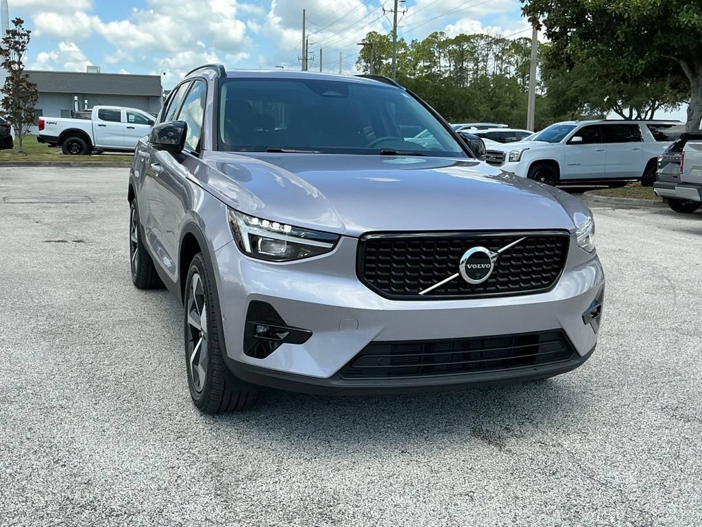 Used 2026 Volvo XC40 B5 Plus AWD/4WD image 18
