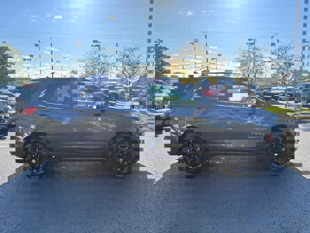 Used 2023 Chevrolet Equinox LT w/ Driver Convenience Package image 2