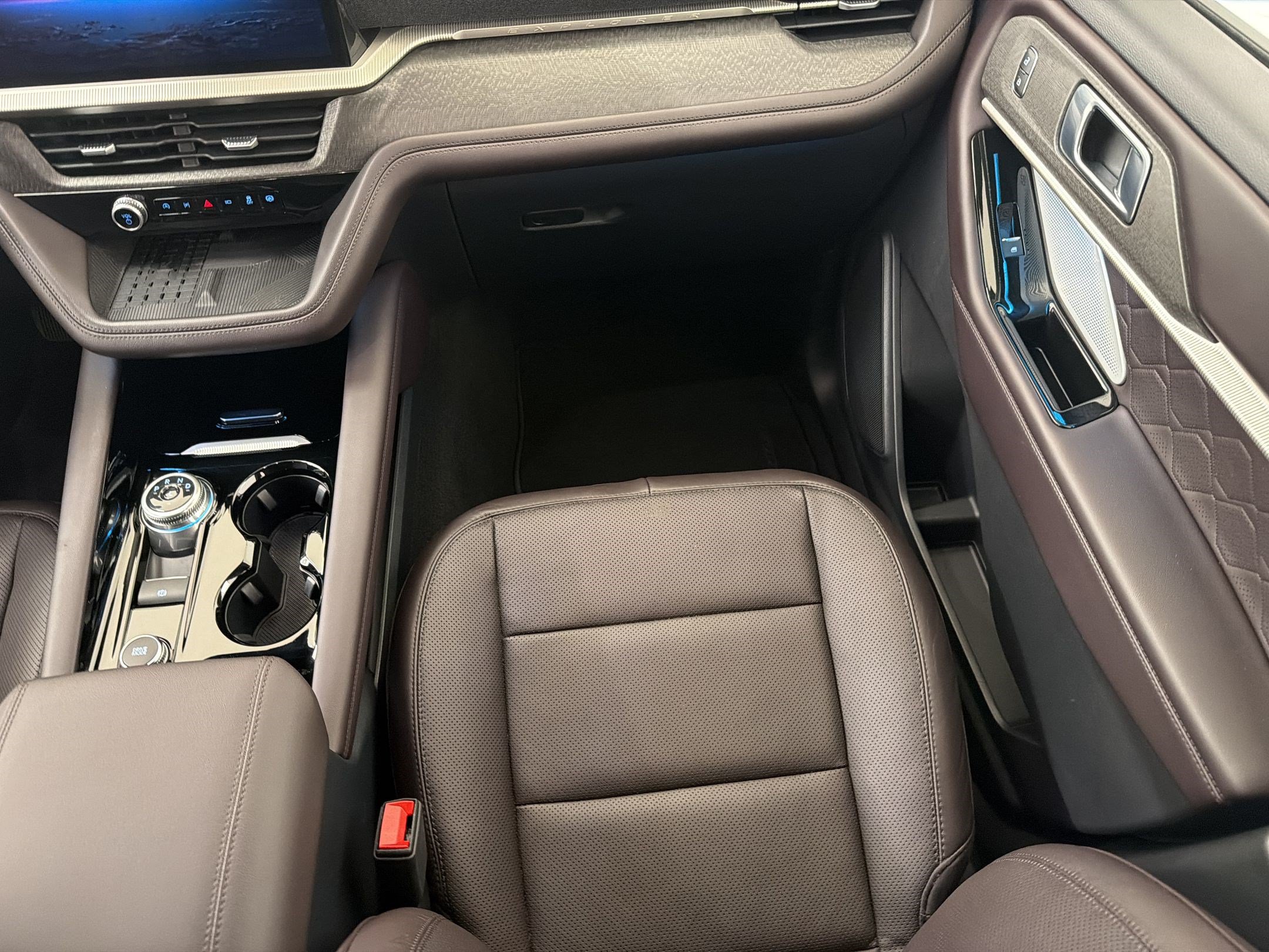 Certified 2025 Ford Explorer Platinum w/ Ultimate Package AWD/4WD image 29