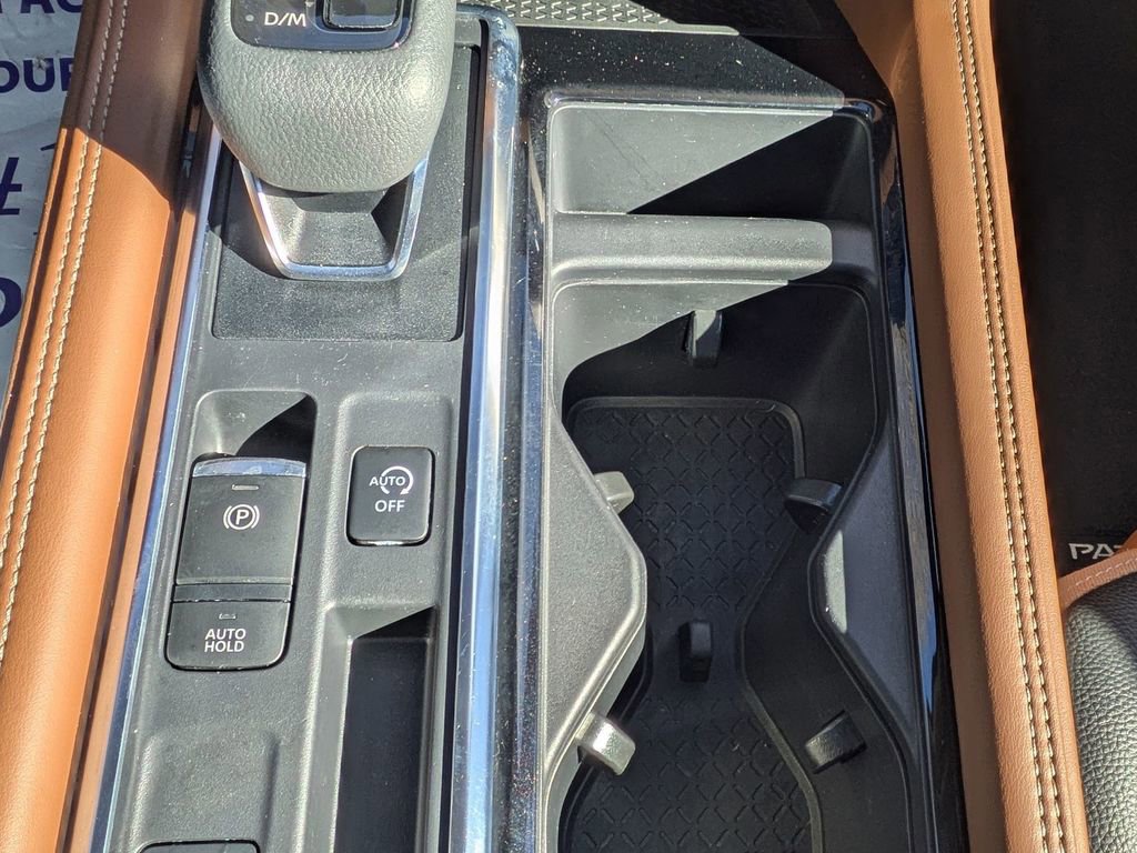 Used 2023 Nissan Pathfinder Platinum image 16