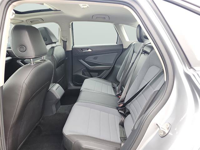 Used 2025 Volkswagen Jetta SE FWD image 8