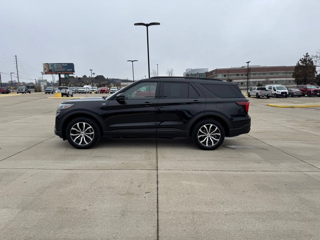 Certified 2025 Ford Explorer ST-Line AWD/4WD image 5