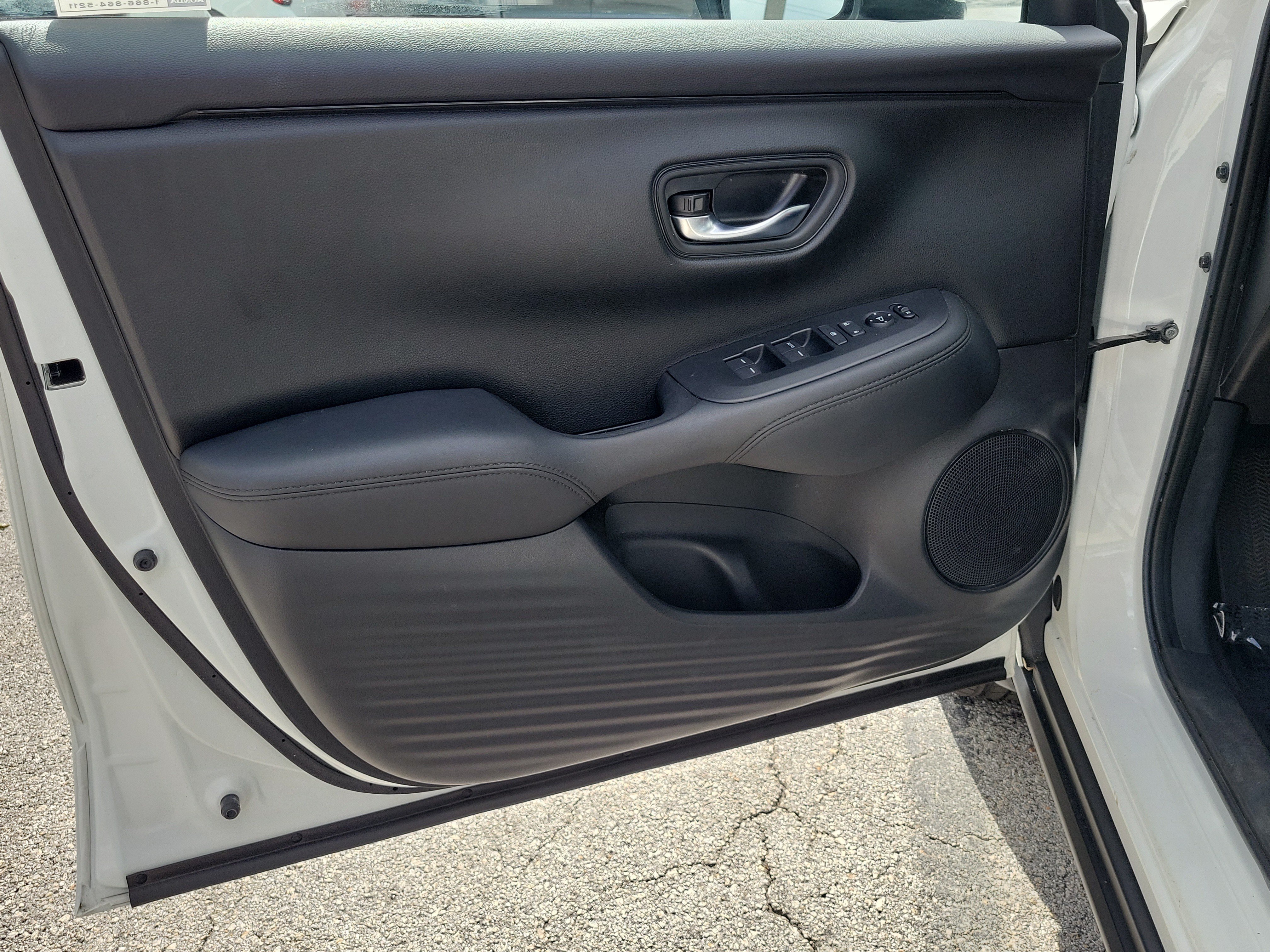 Used 2023 Honda HR-V LX image 18