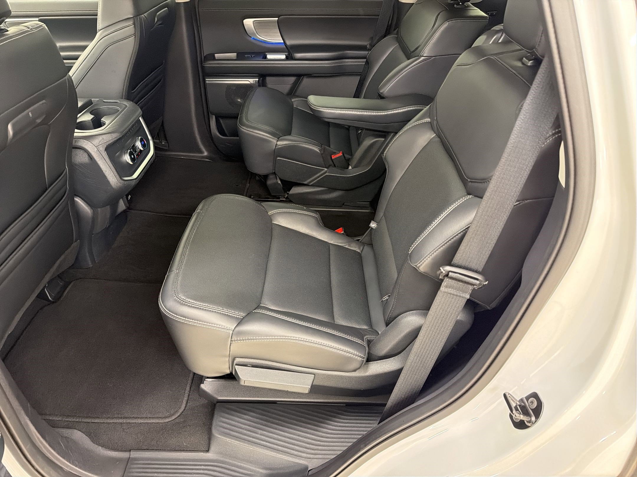 Certified 2025 Ford Expedition Platinum AWD/4WD image 15