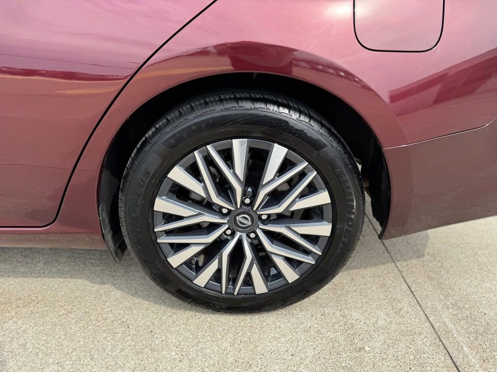 Used 2025 Nissan Altima 2.5 SV FWD image 9