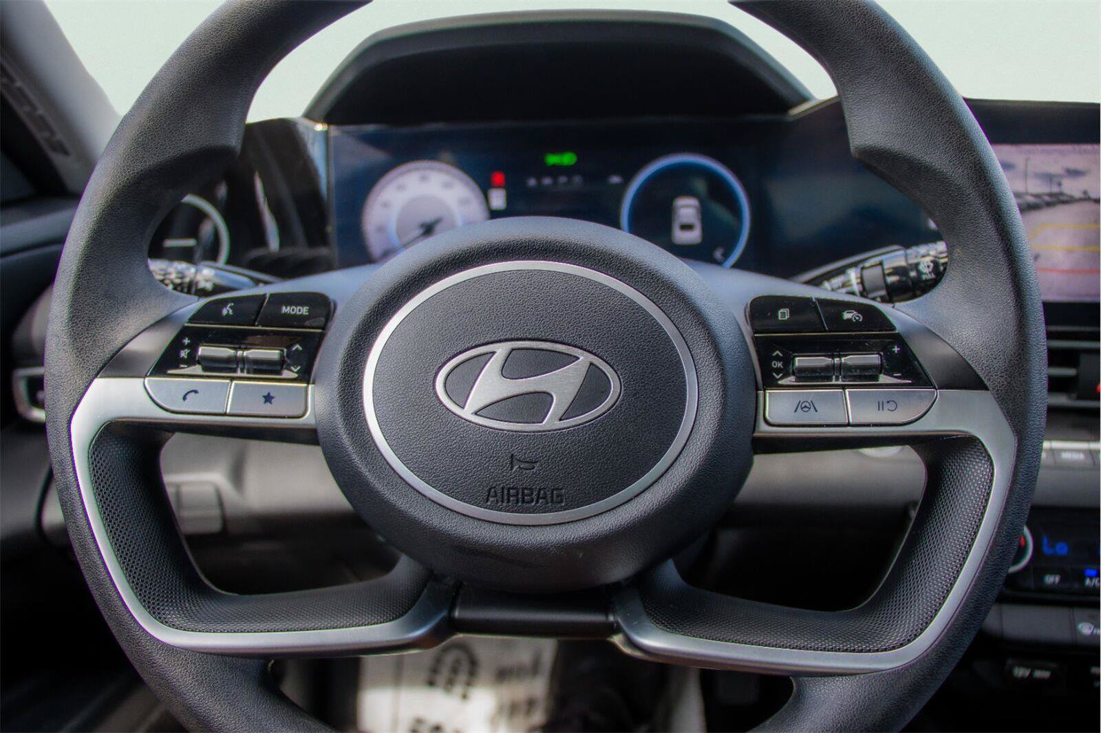 Used 2024 Hyundai Elantra SEL FWD image 9