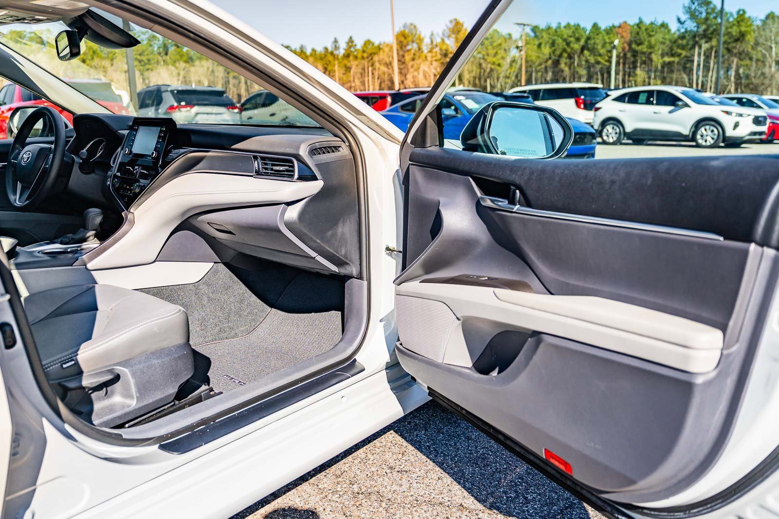 Used 2022 Toyota Camry LE image 12