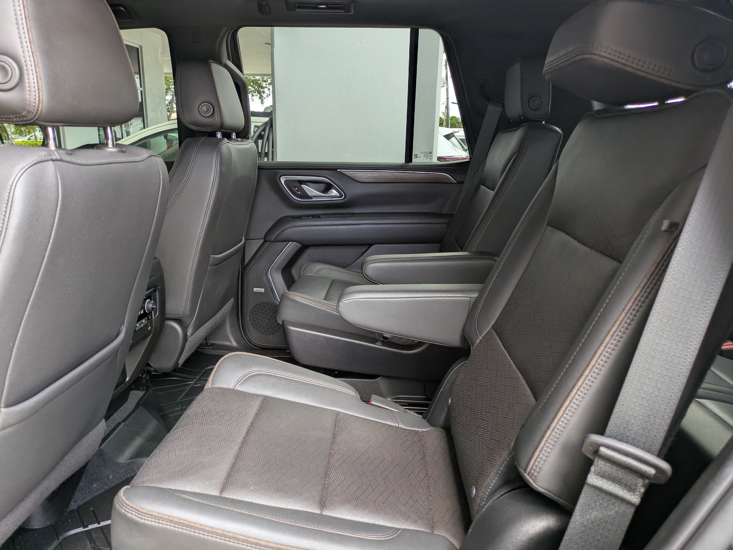 Used 2022 Chevrolet Tahoe High Country RWD image 16