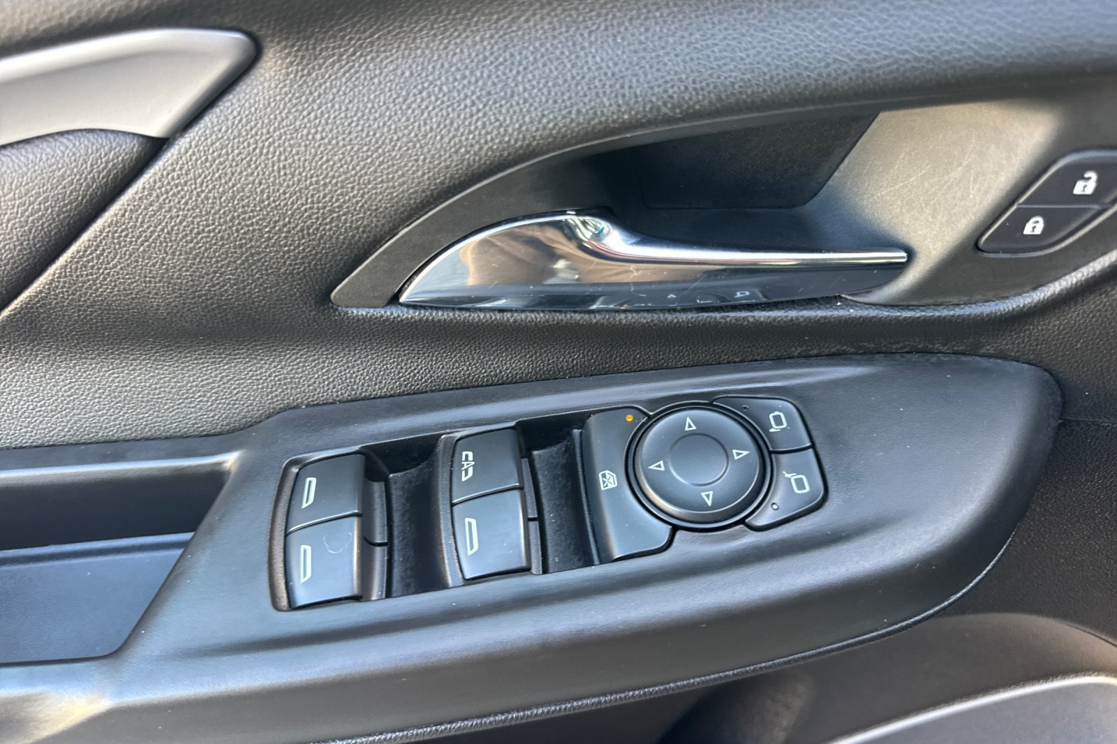 Used 2023 Chevrolet Bolt LT w/ Infotainment Package FWD image 11