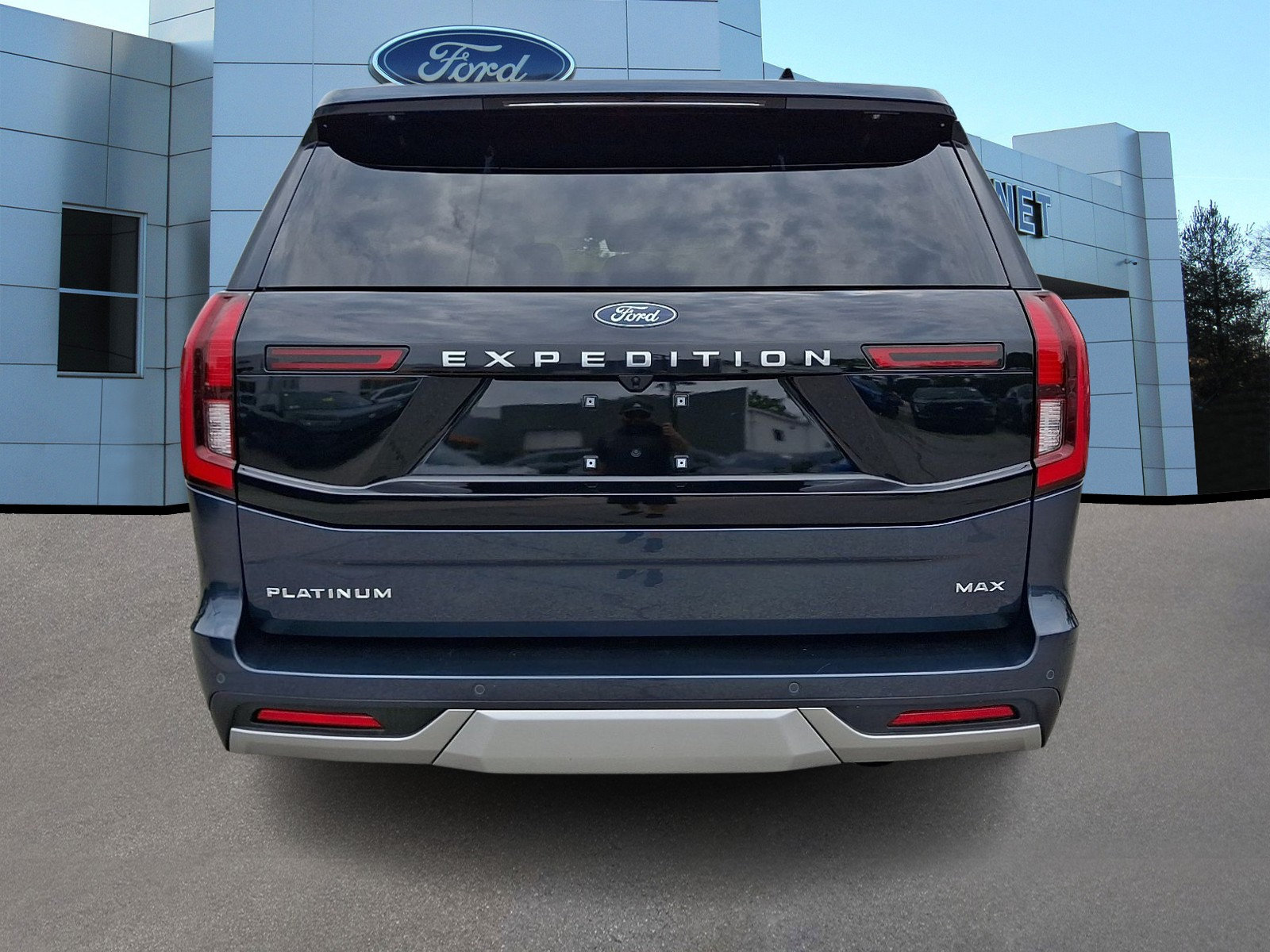 Certified 2025 Ford Expedition Max Platinum w/ Driver's Package AWD/4WD image 7