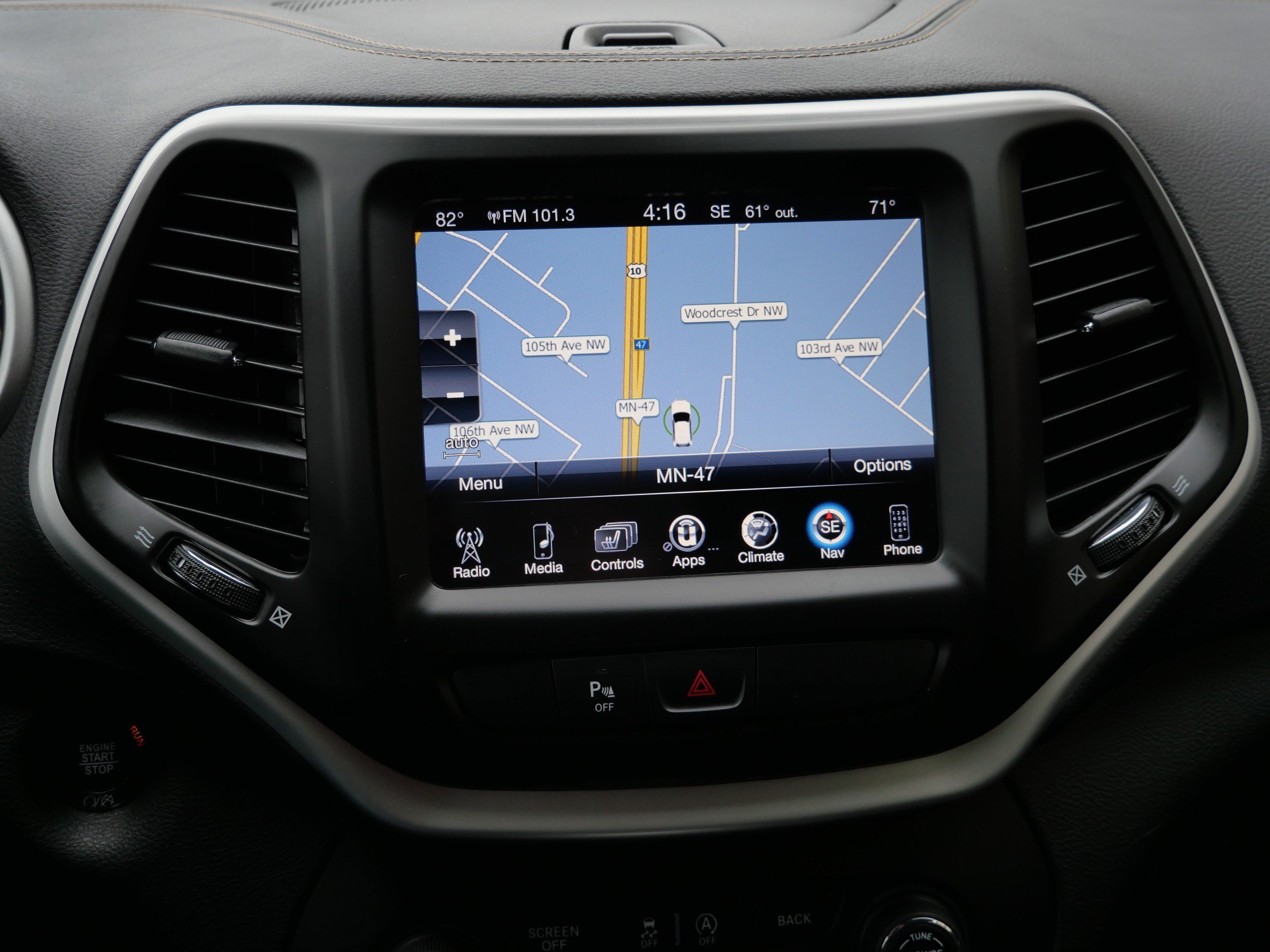 Used 2018 Jeep Cherokee Latitude Plus w/ Comfort/Convenience Group AWD/4WD image 22