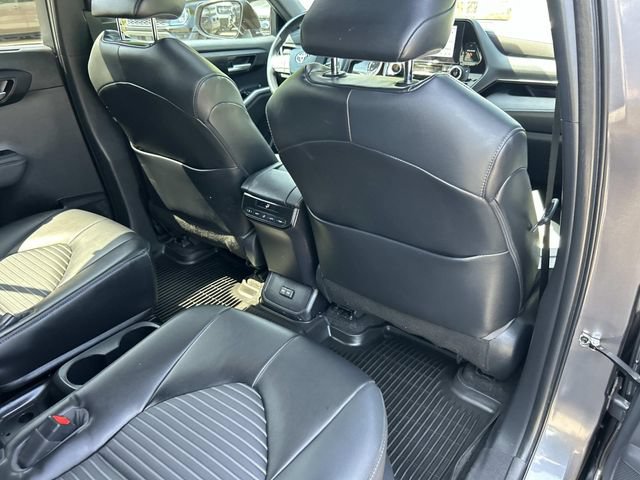 Used 2023 Toyota Highlander XSE FWD image 28