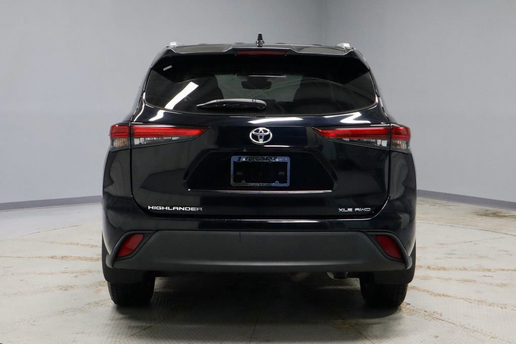 Used 2023 Toyota Highlander XLE AWD/4WD image 4