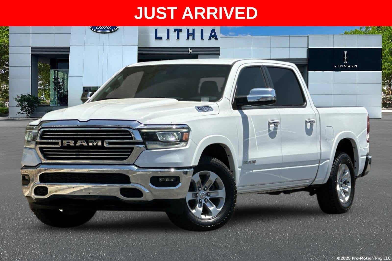 Used 2022 RAM 1500 Laramie AWD/4WD image 1