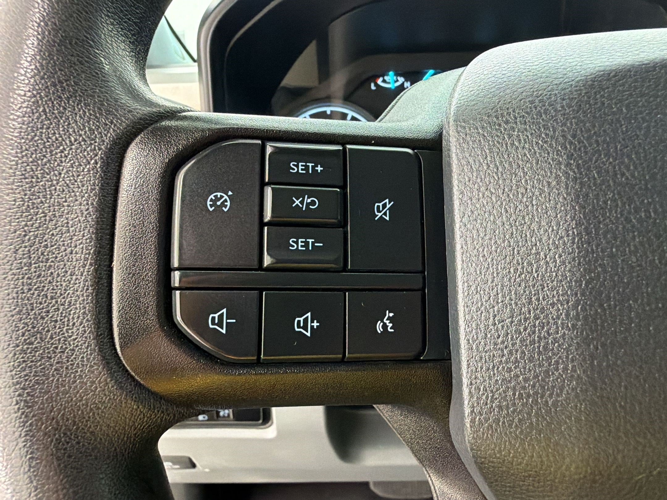 Certified 2025 Ford F250 XLT w/ FX4 Off-Road Package AWD/4WD image 16