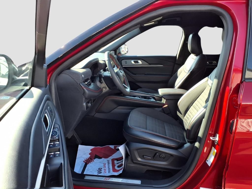 Certified 2025 Ford Explorer ST-Line w/ Premium Package RWD image 26