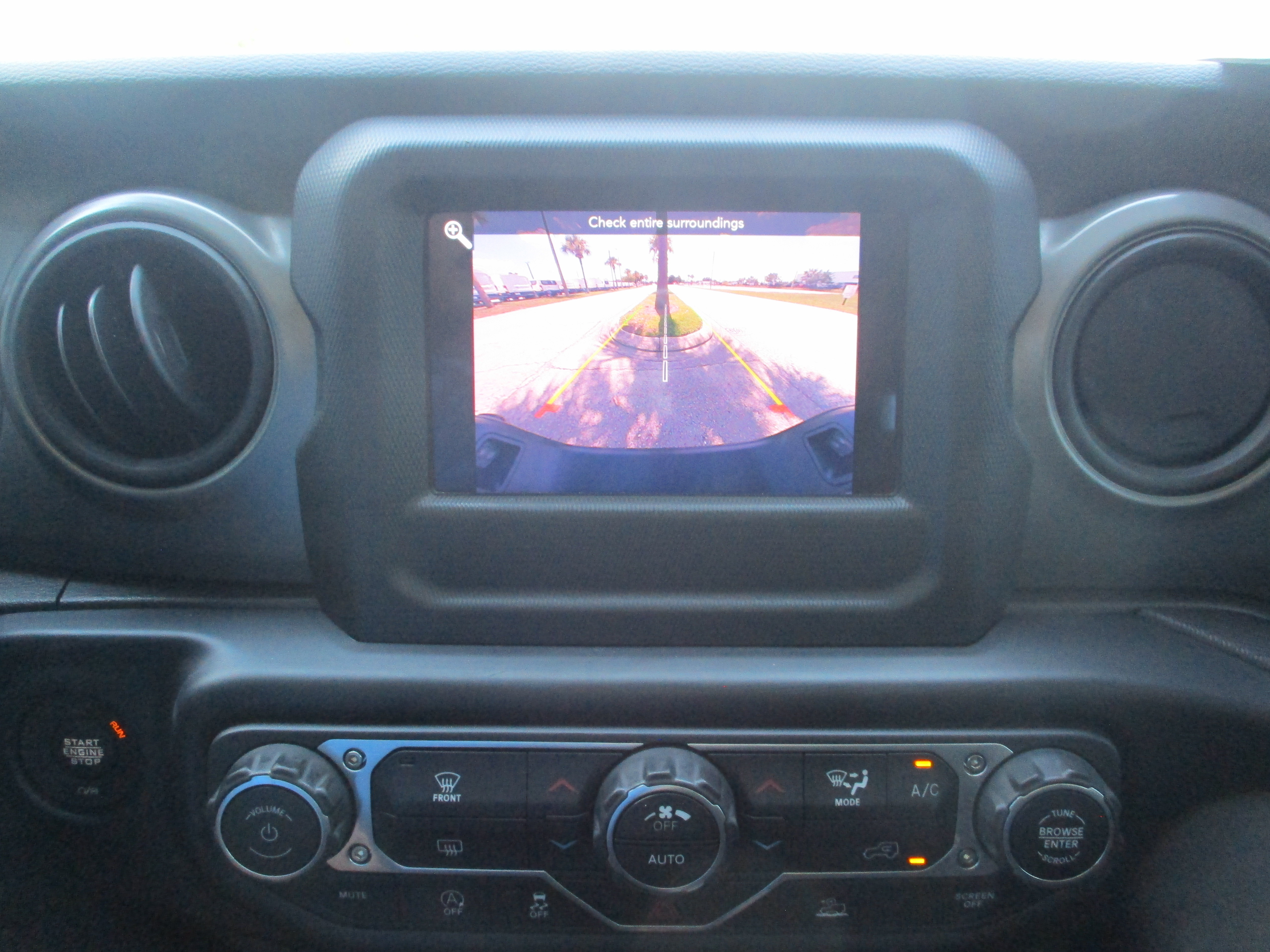 Used 2022 Jeep Gladiator Sport AWD/4WD image 19