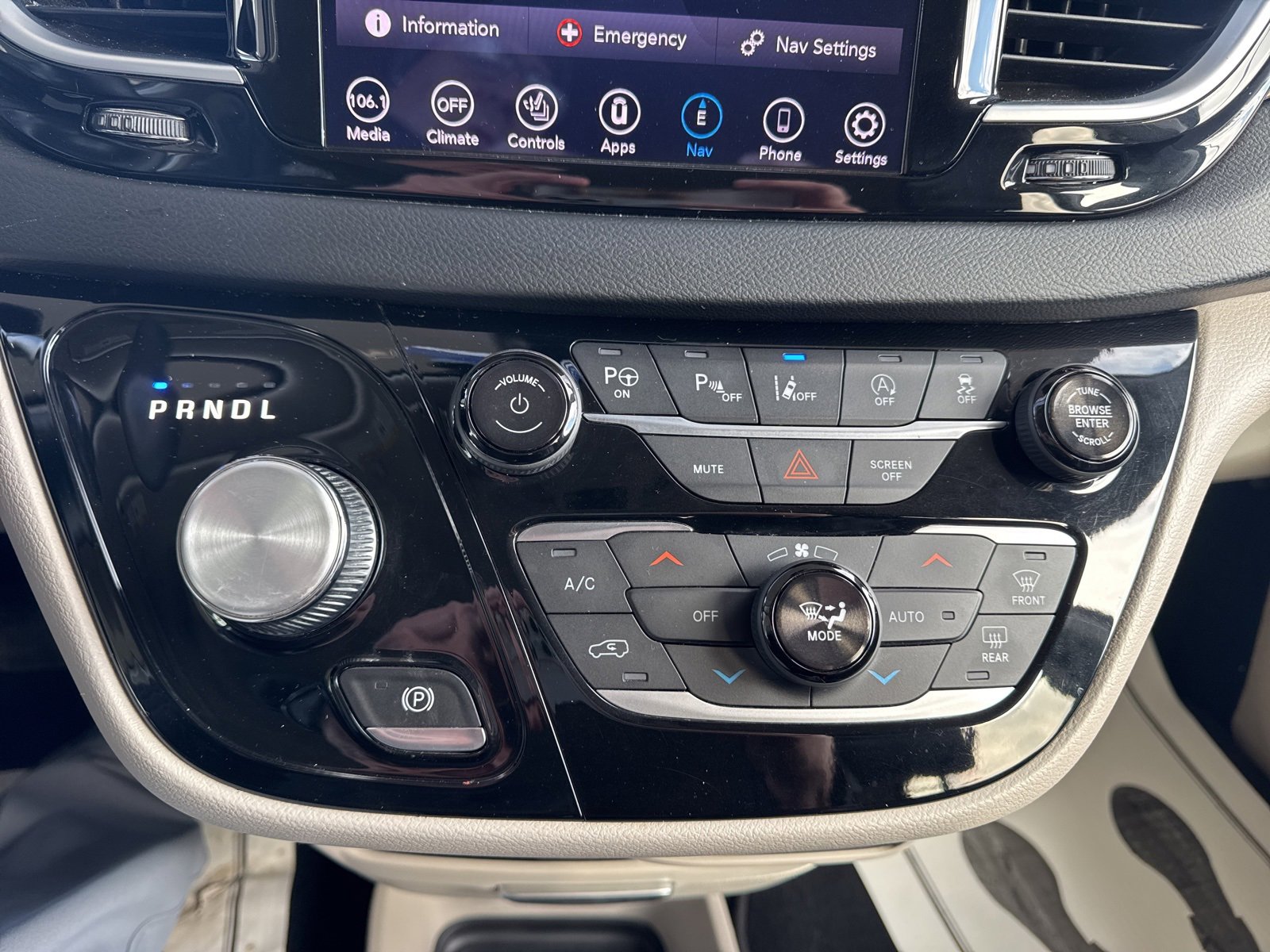 Used 2018 Chrysler Pacifica Touring-L Plus w/ Advanced Safetytec Group image 29