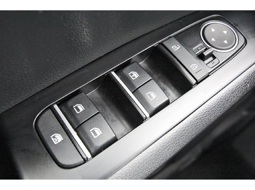 Used 2025 Kia Soul LX w/ LX Technology Package FWD image 21