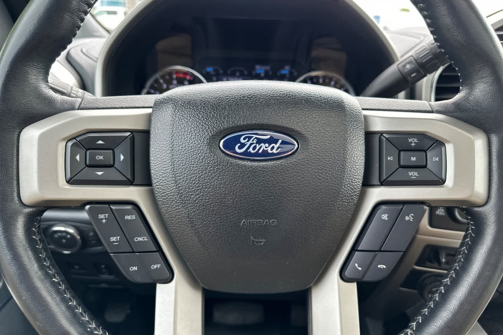 Certified 2022 Ford F350 Lariat w/ Tremor Off-Road Package AWD/4WD image 23