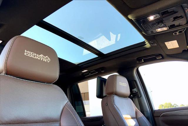 Used 2021 Chevrolet Suburban High Country w/ Premium Package image 14