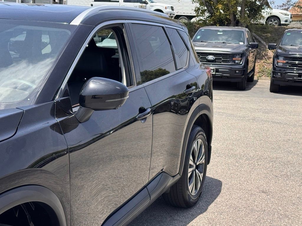 Used 2021 Nissan Rogue SV w/ Premium Package FWD image 9