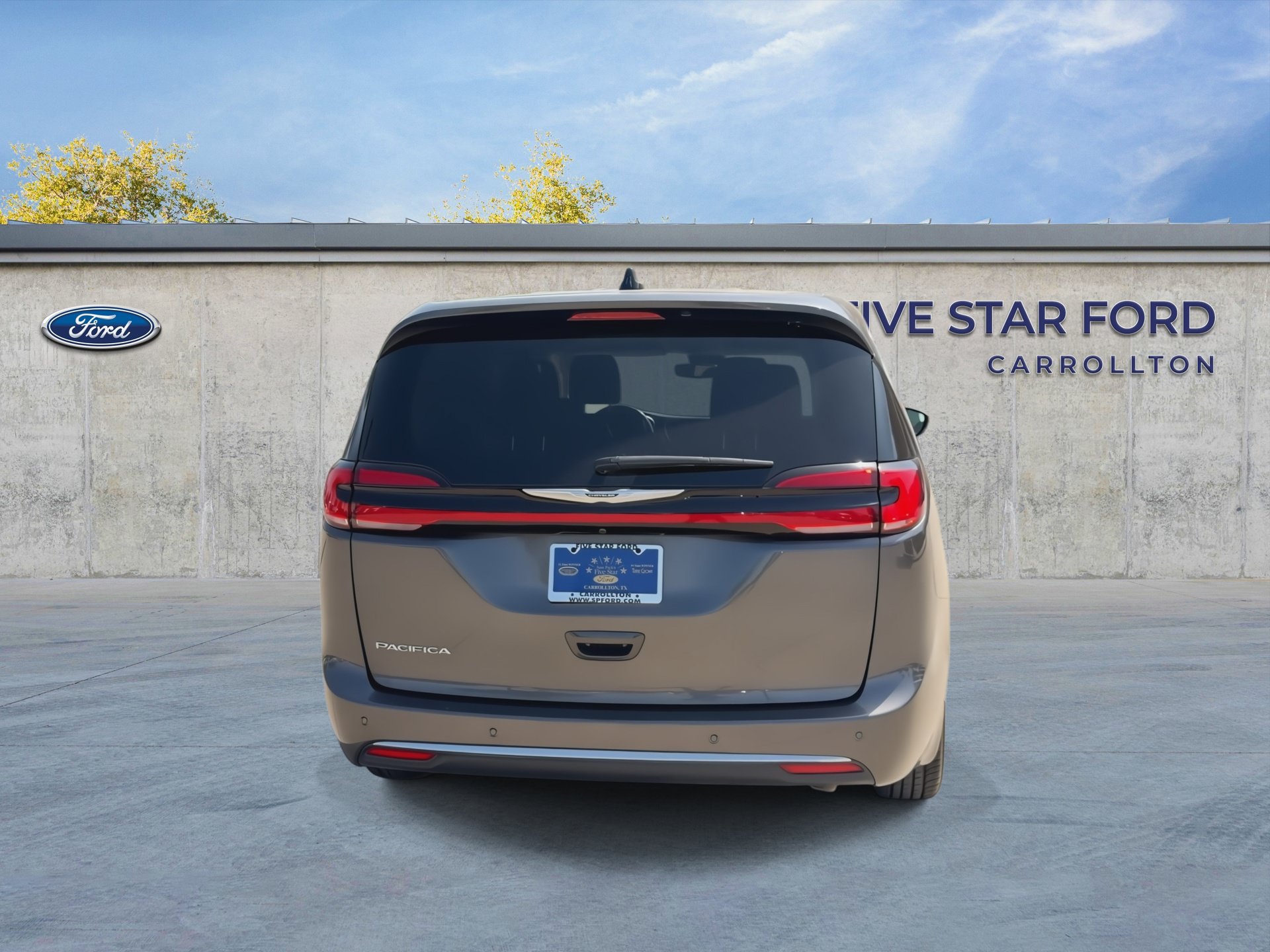 Used 2023 Chrysler Pacifica Touring-L FWD image 7