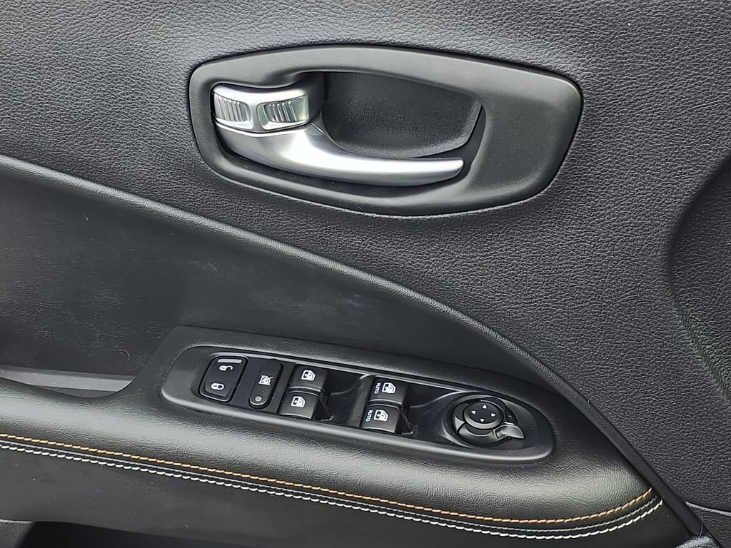 Used 2019 Jeep Compass Latitude AWD/4WD image 25