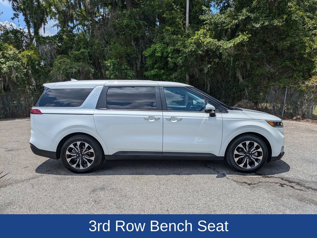 Used 2024 Kia Carnival EX FWD image 3