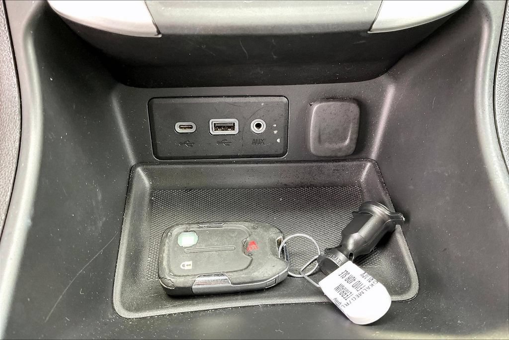 Used 2024 GMC Terrain SLE FWD image 32