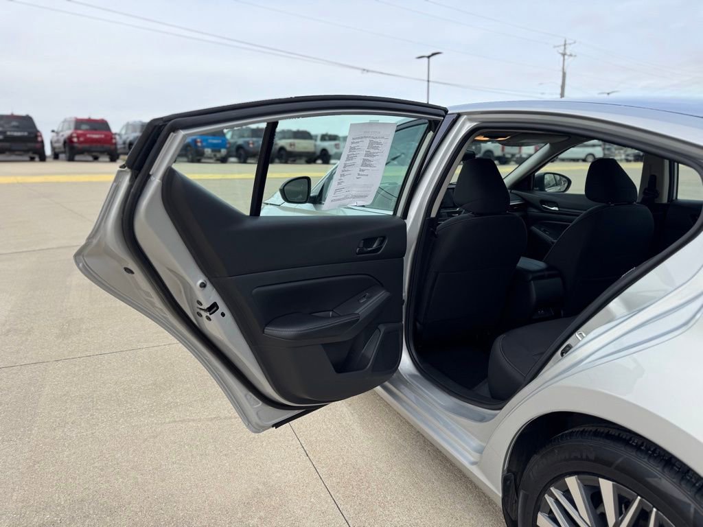 Used 2024 Nissan Altima 2.5 SV FWD image 31
