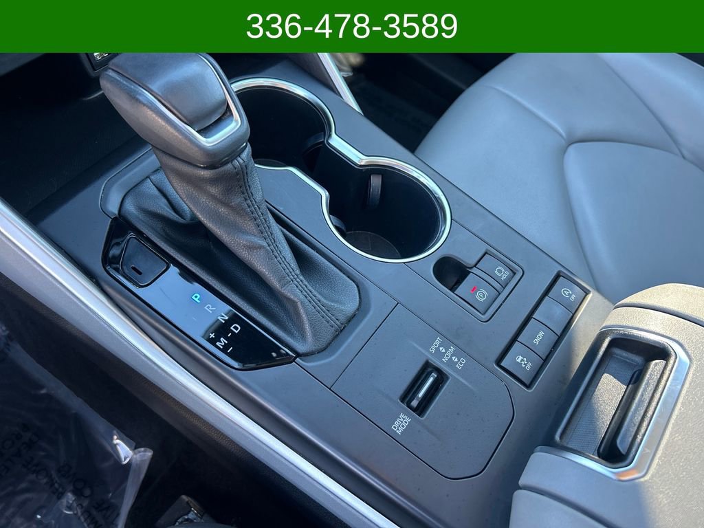 Used 2022 Toyota Highlander XLE FWD image 24