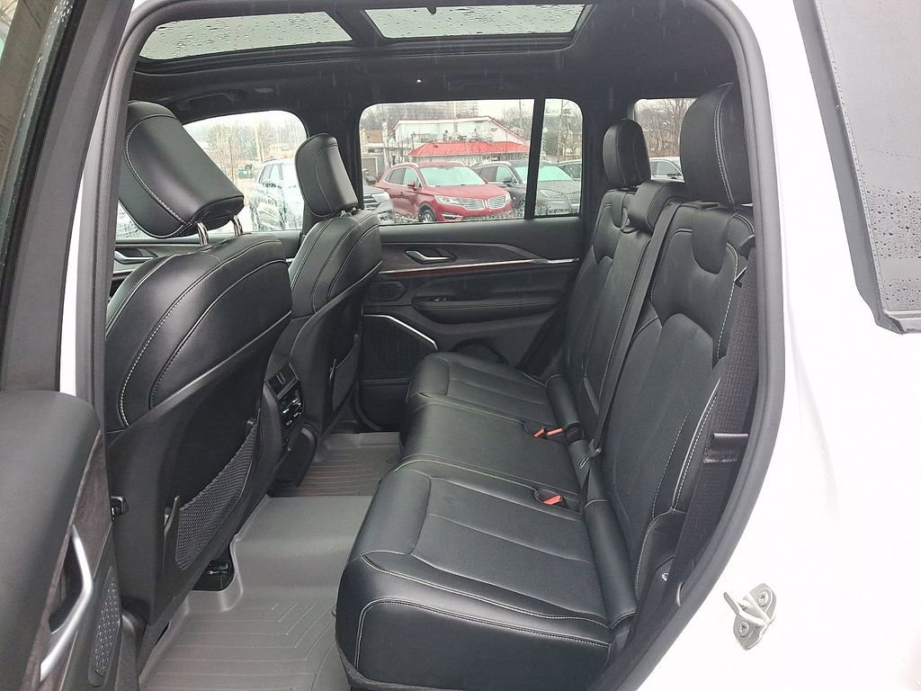 Used 2024 Jeep Grand Cherokee Overland w/ Trailer Tow Package image 10