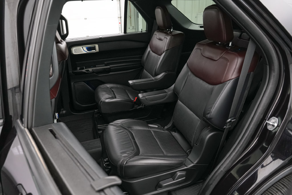 Certified 2024 Ford Explorer Platinum w/ Technology Package AWD/4WD image 19
