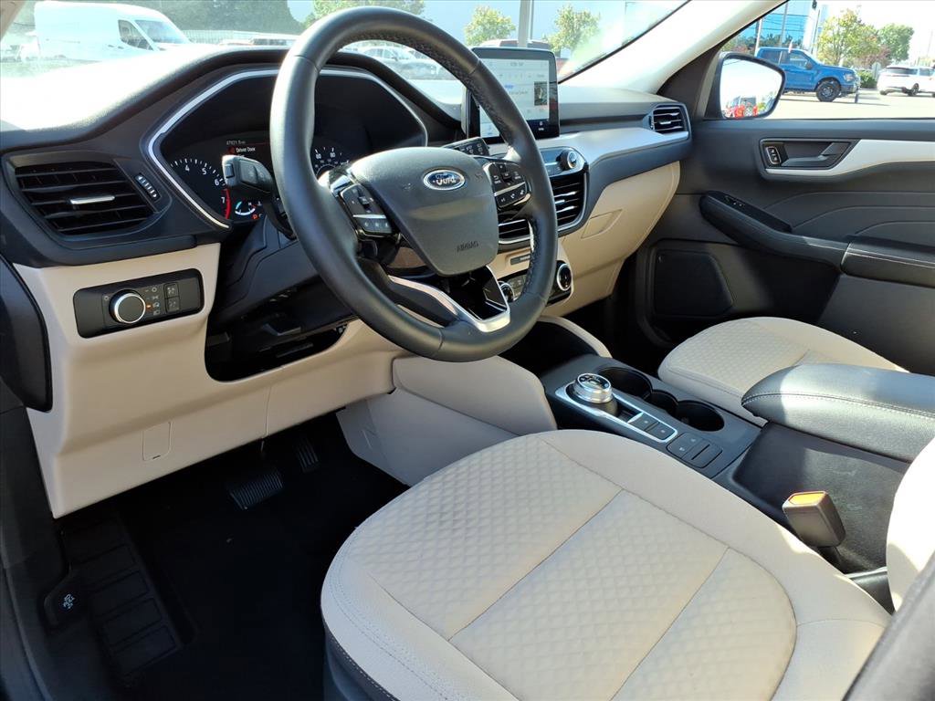 Certified 2022 Ford Escape SE w/ Cold Weather Package image 13