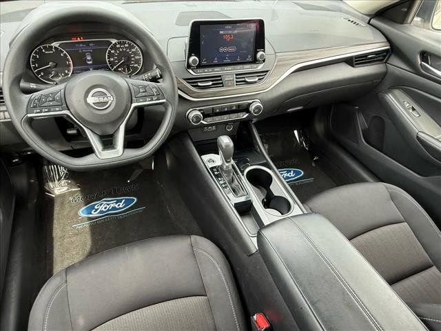 Used 2024 Nissan Altima 2.5 SV image 14