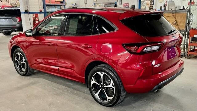 Certified 2024 Ford Escape ST-Line Select w/ Tech Pack #2 image 3