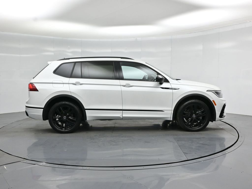 Used 2022 Volkswagen Tiguan SE R-Line image 9