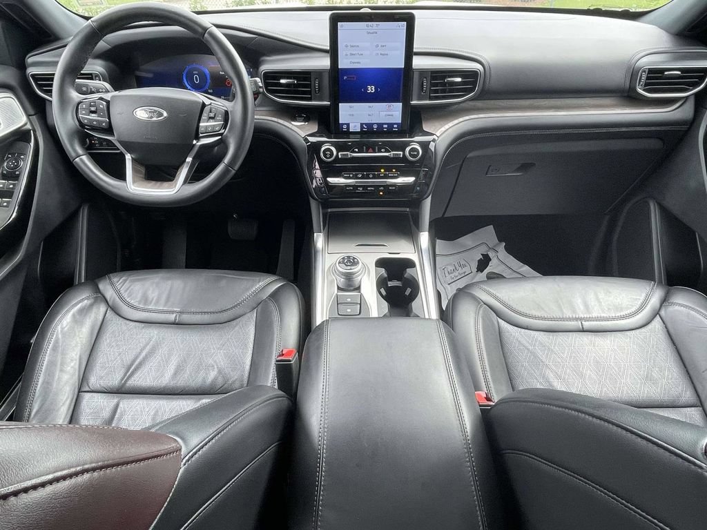 Certified 2023 Ford Explorer Platinum w/ Technology Package AWD/4WD image 11