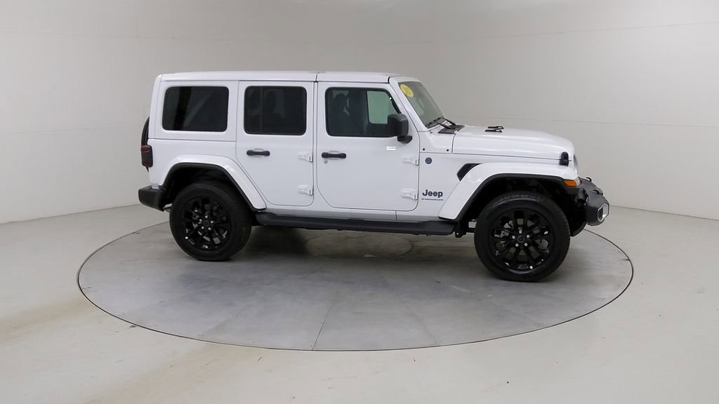 Used 2025 Jeep Wrangler Unlimited Sahara AWD/4WD image 11