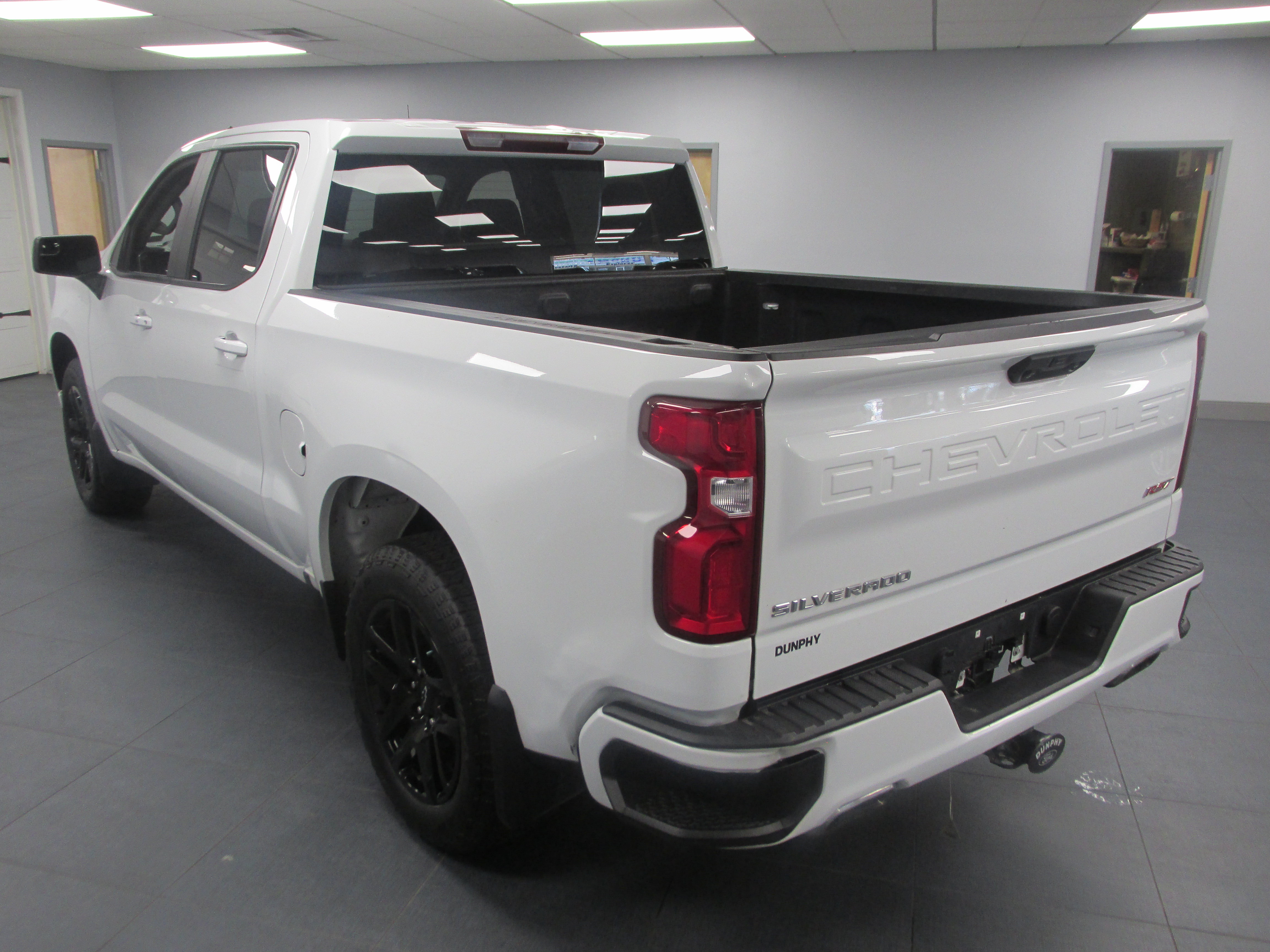 Used 2023 Chevrolet Silverado 1500 RST w/ Z71 Off-Road Package AWD/4WD image 7