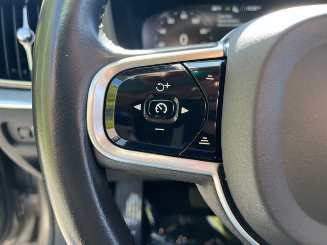 Used 2021 Volvo V60 T5 Cross Country image 19
