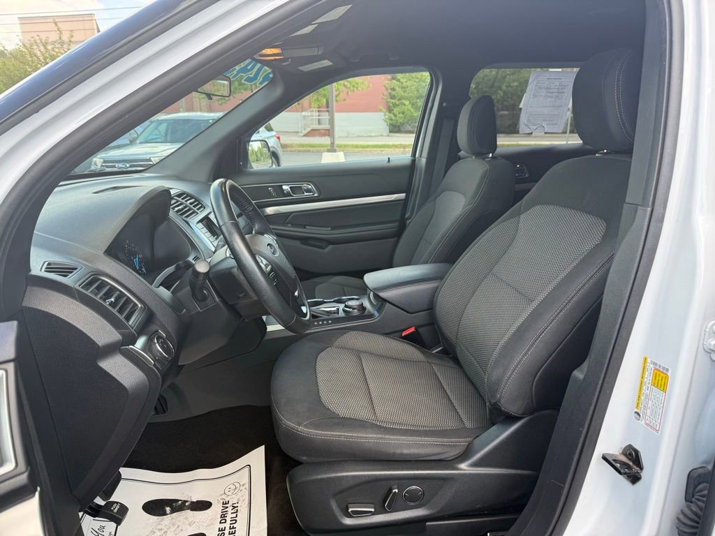 Certified 2018 Ford Explorer XLT AWD/4WD image 12