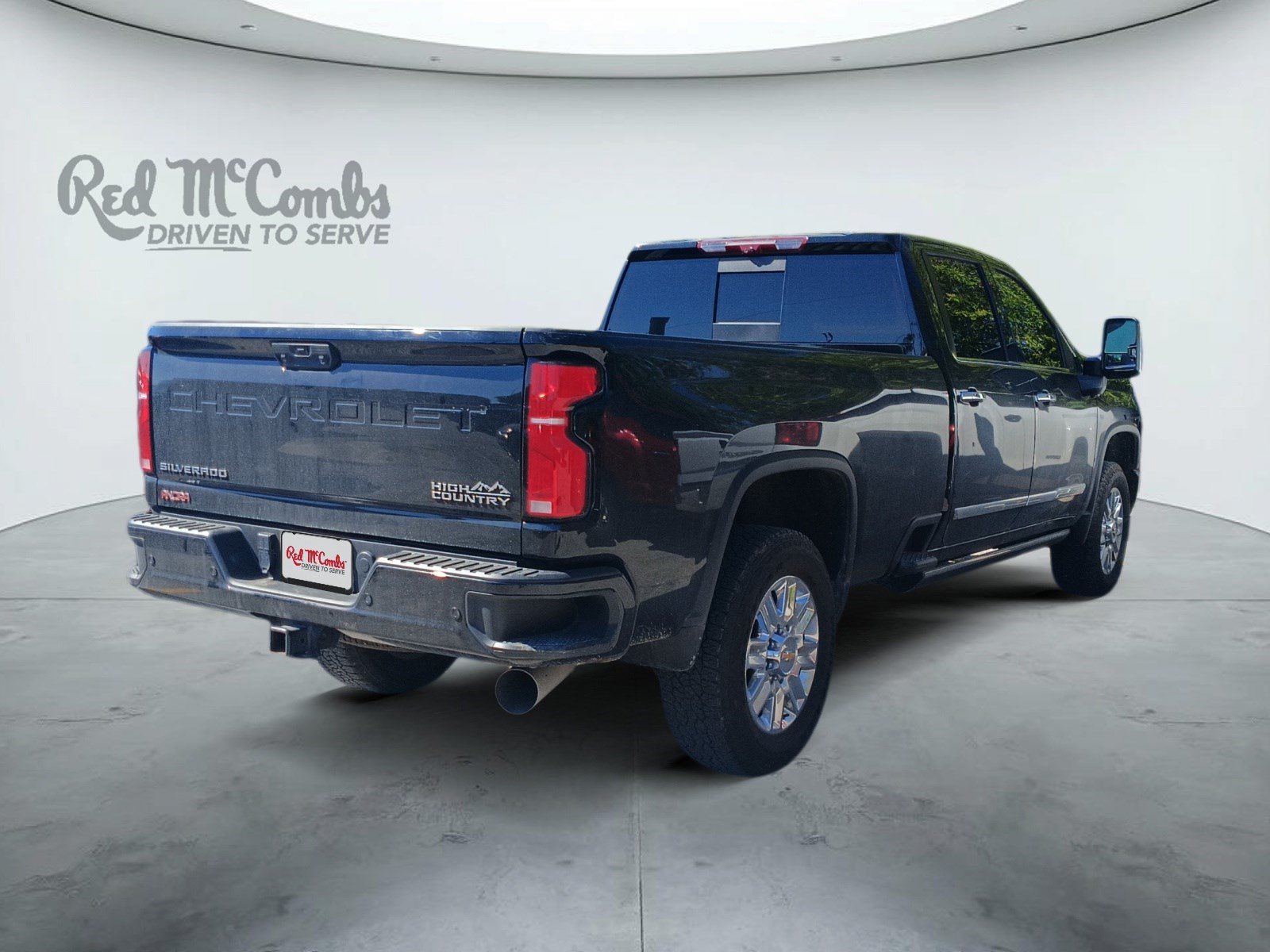 Used 2024 Chevrolet Silverado 3500 High Country w/ High Country Premium Package AWD/4WD image 4