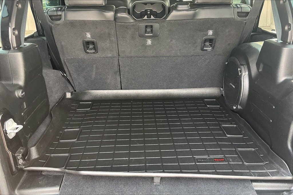 Used 2018 Jeep Wrangler Unlimited Sahara AWD/4WD image 26