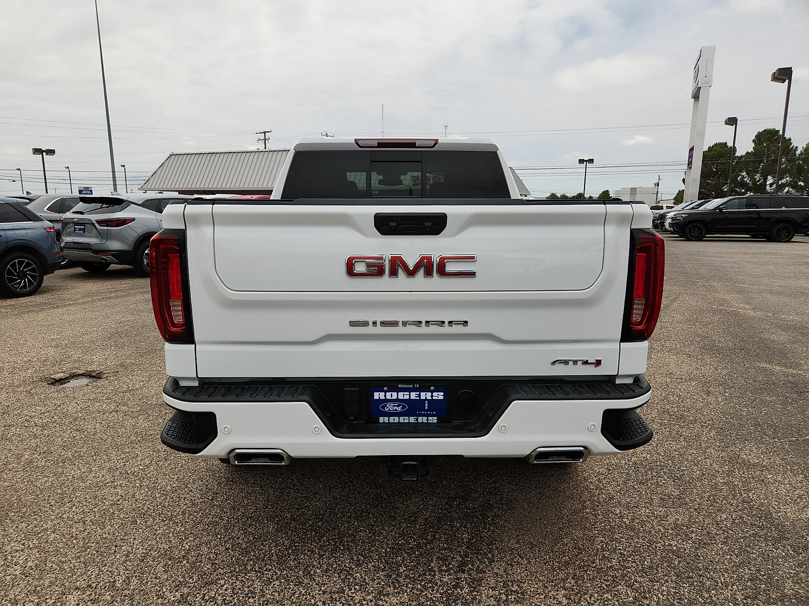 Used 2023 GMC Sierra 1500 AT4 w/ AT4 Premium Package AWD/4WD image 6